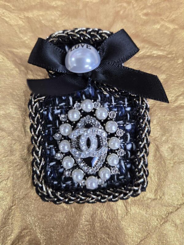 Legendary Marie Brooches 23