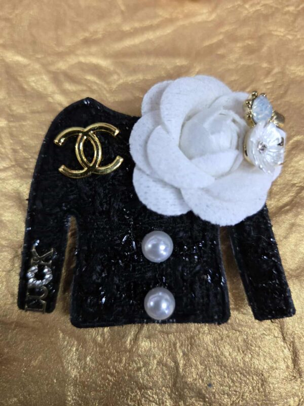 Legendary Marie Brooches 28