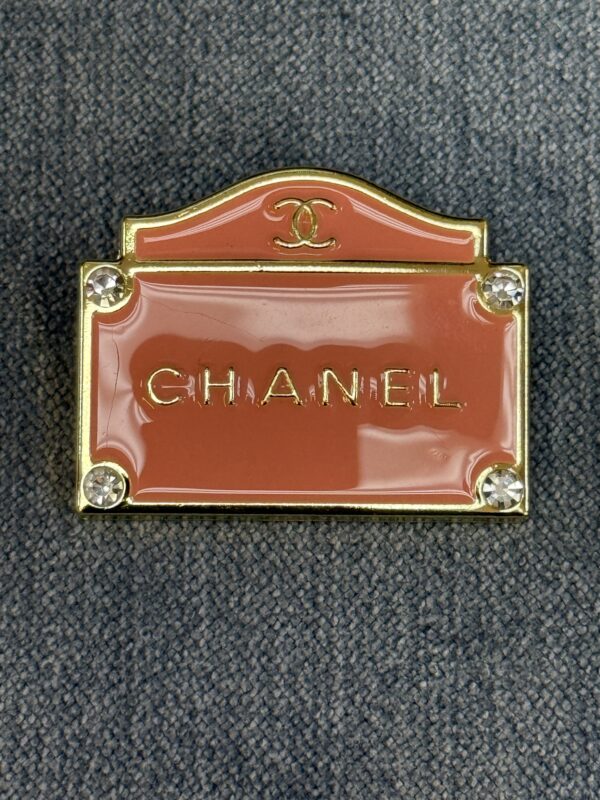 Legendary Marie Brooches 34