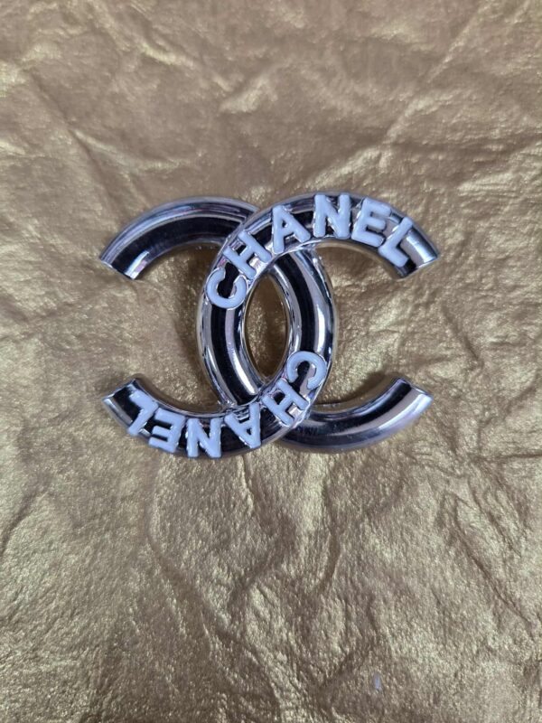 Legendary Marie Brooches 30