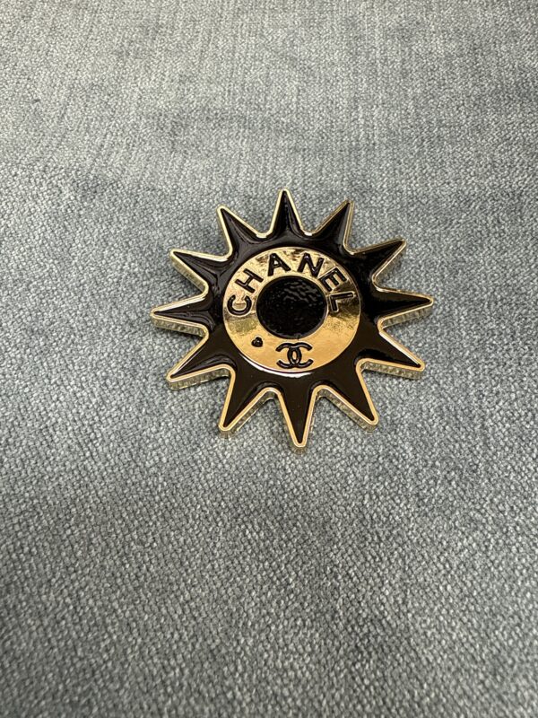 Legendary Marie Brooches 19