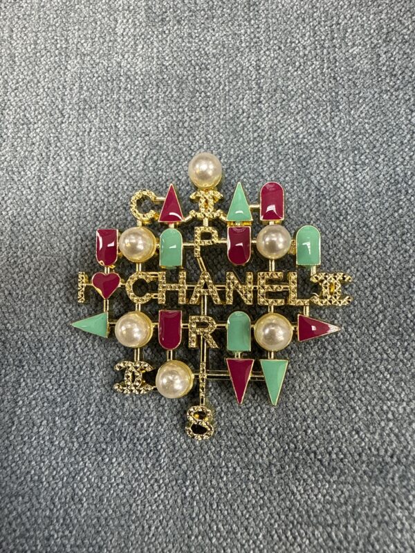 Legendary Marie Brooches 25